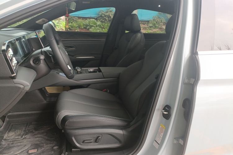 Used BYD Qin L 2025 DM-i Smart Drive 80KM Superior Model
