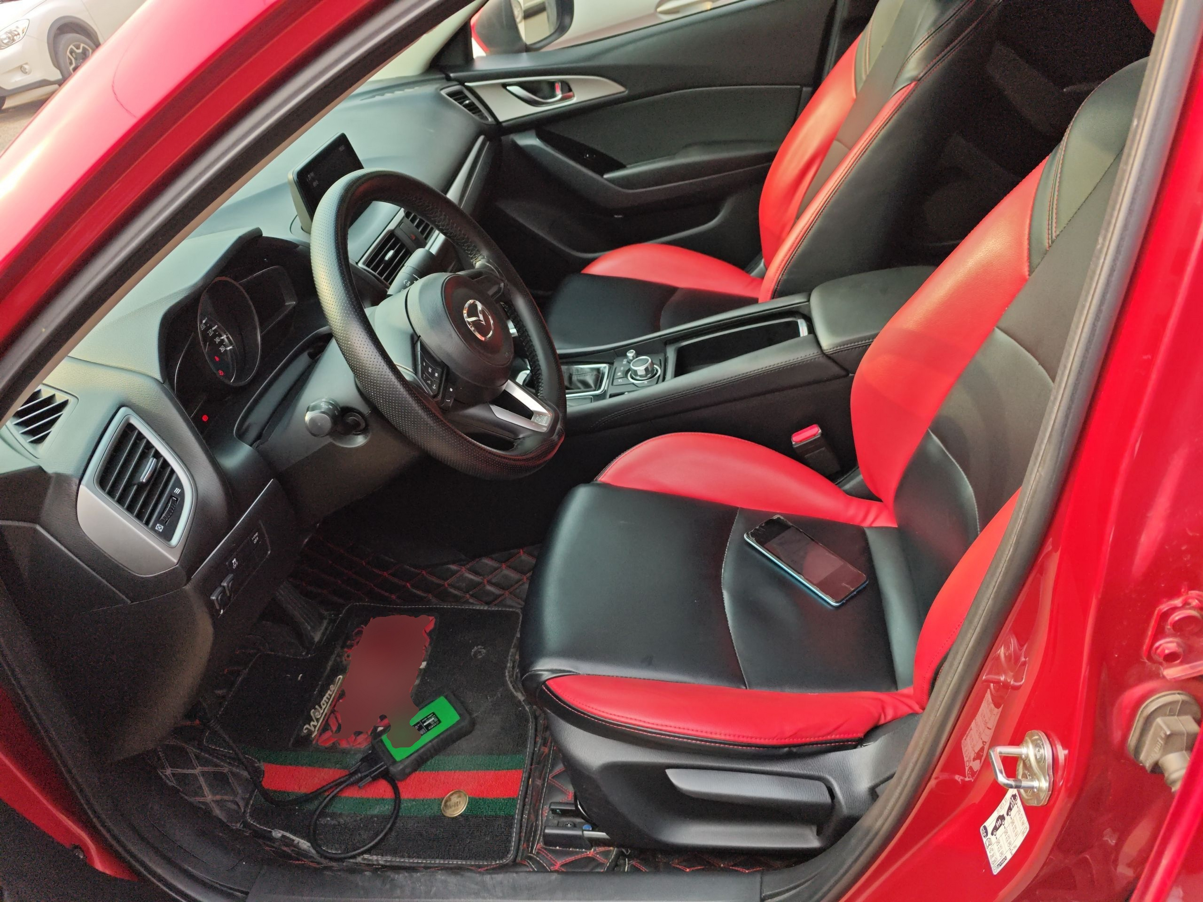 Переднее сиденье в автомобиле