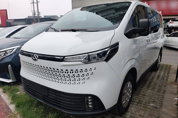 Used SAIC MAXUS Xintu V70 2023 2.0T Elite Edition Automatic Short Wheelbase Low Roof – 5/6 Seats
