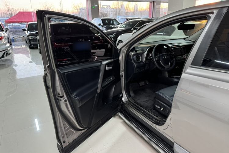 Used Toyota RAV4 2016 2.0L CVT Two-Wheel Drive Smart Edition China V Standard
