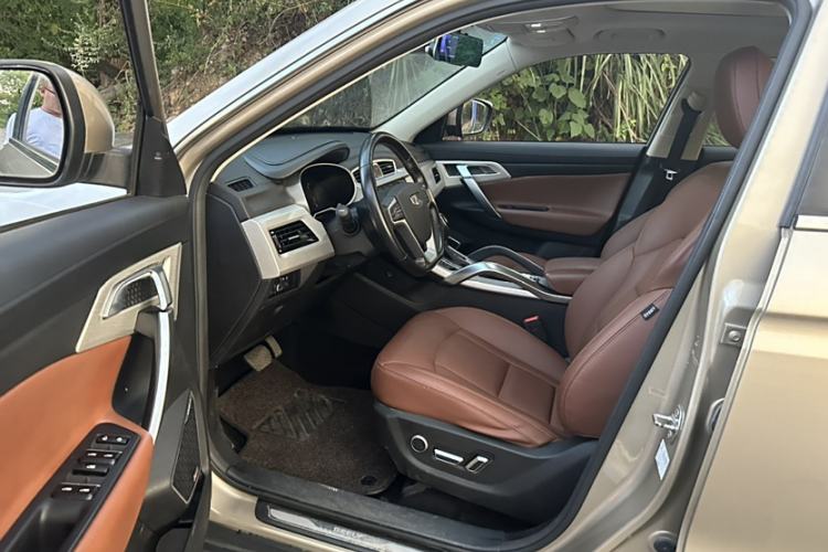 Used Geely Auto Emgrand X7 Sport 2018 1.8TD Automatic Two-Wheel Drive ZhiZun Model with 4G Connectivity
