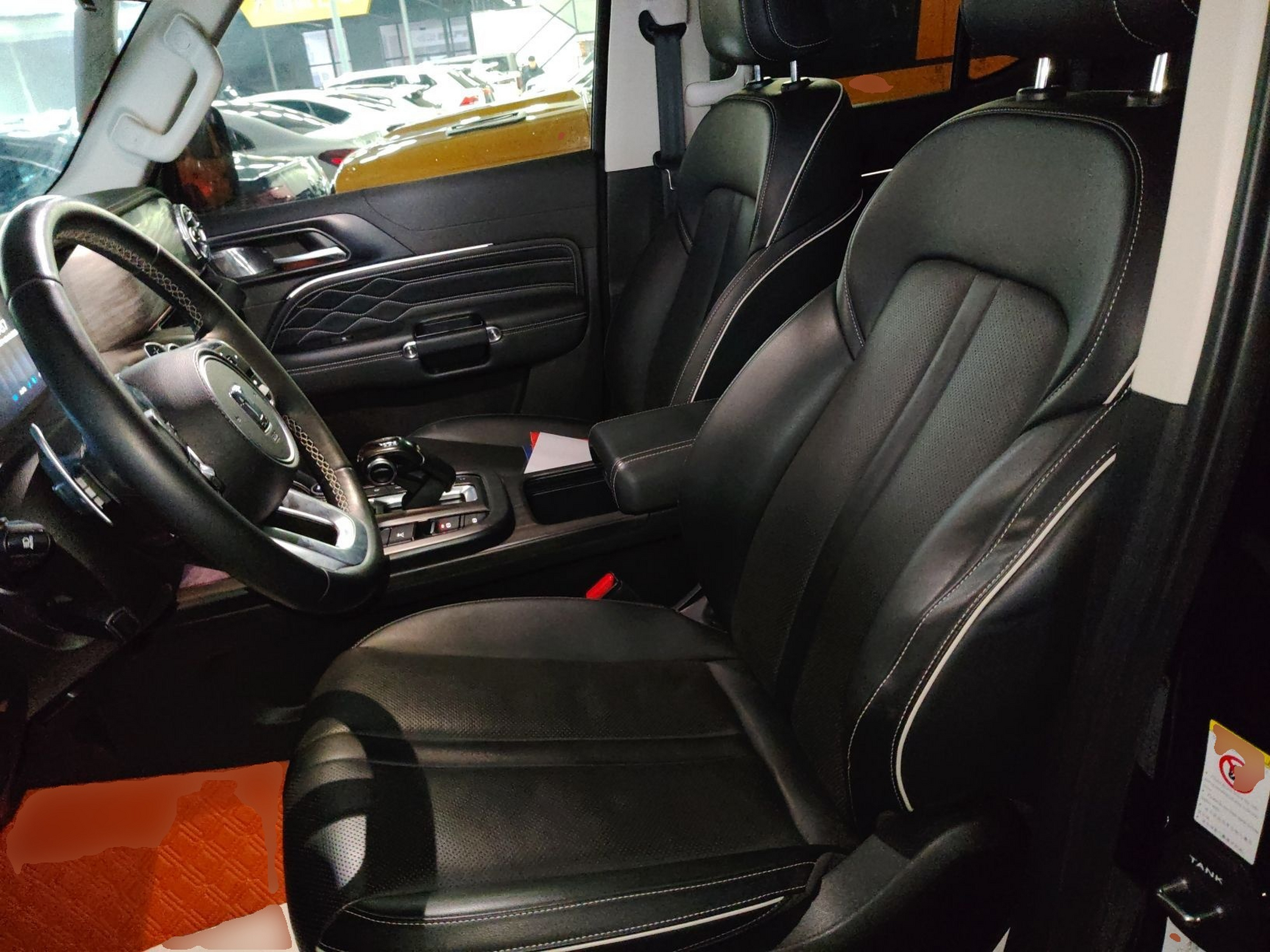 المقاعد الأمامية داخل السيارة