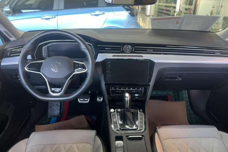 Used Volkswagen Magotan 2023 2 Million Units Limited Edition 330TSI DSG Leading Version
