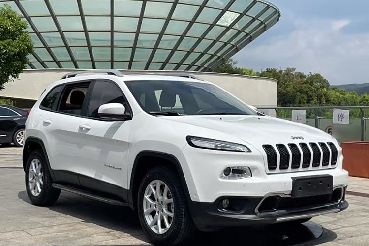 Used  Cherokee 2016 2.4L Professional Smart Version
