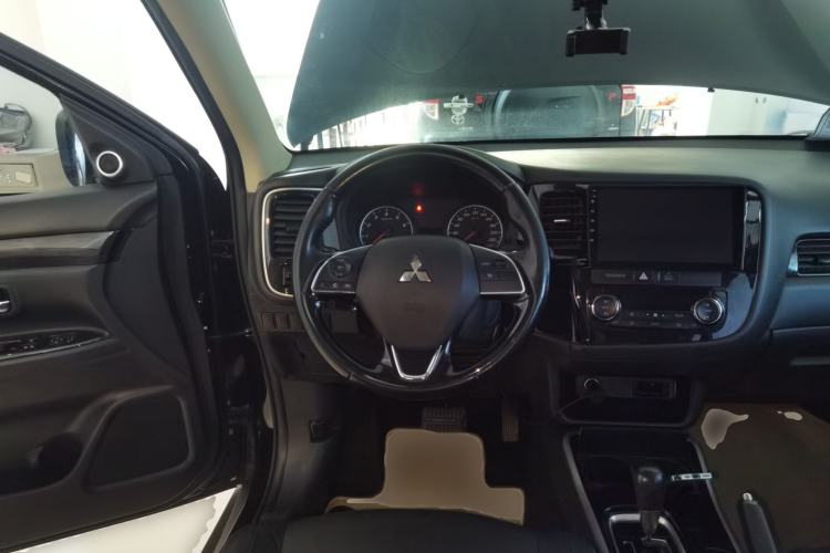 Used Mitsubishi Outlander 2018 2.0L Two-Wheel Drive Glory Edition 5 Seats
