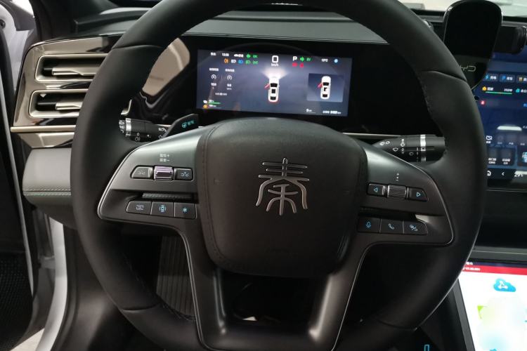 Used BYD Qin L 2025 DM-i Smart Drive 80KM Leading Model
