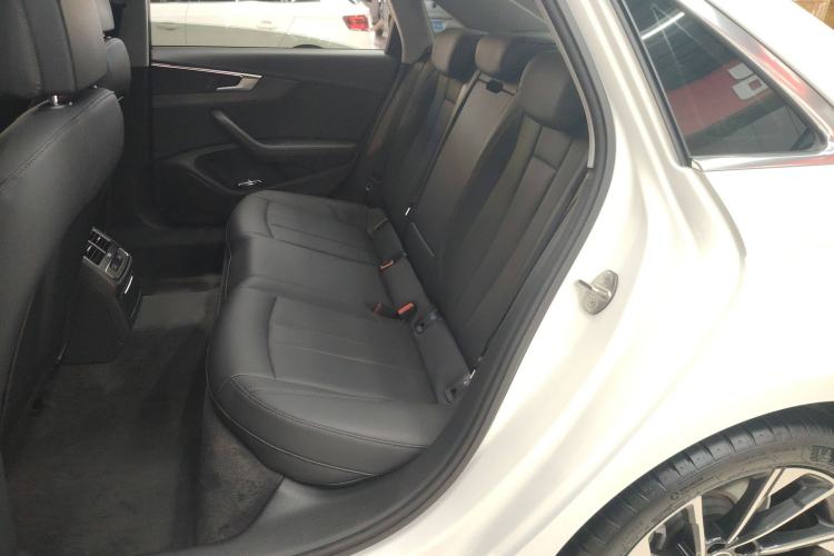 Used Audi A4L 2022 40 TFSI Stylish and Elegant Edition
