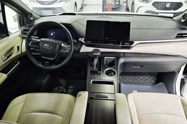 Used Toyota Sienna 2023 2.5L Hybrid Platinum Edition