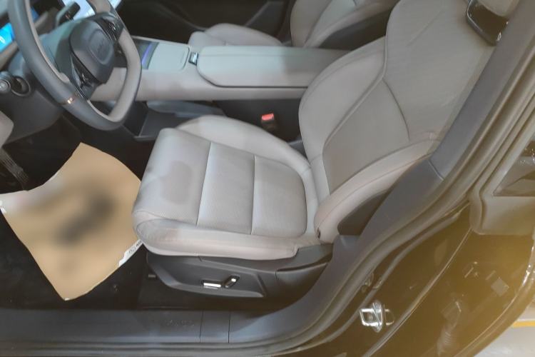 Used Lynk & Co Z10 2025 71 kWh 602 km Range Rear-Wheel Drive Pro
