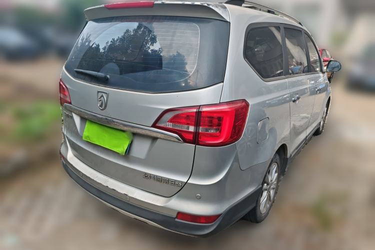 Used Baojun 730 2014 1.5L manual luxury trim 7 seats
