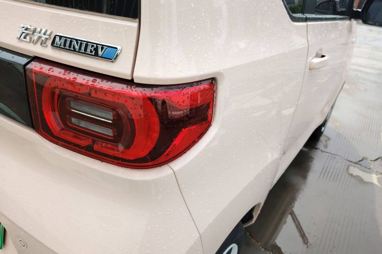 Used Wuling Hongguang MINIEV 2022 Macaron Premium Model – Lithium Iron Phosphate
