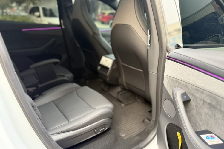 Used Tesla Model Y L 2025 Long-Range All-Wheel-Drive Version
