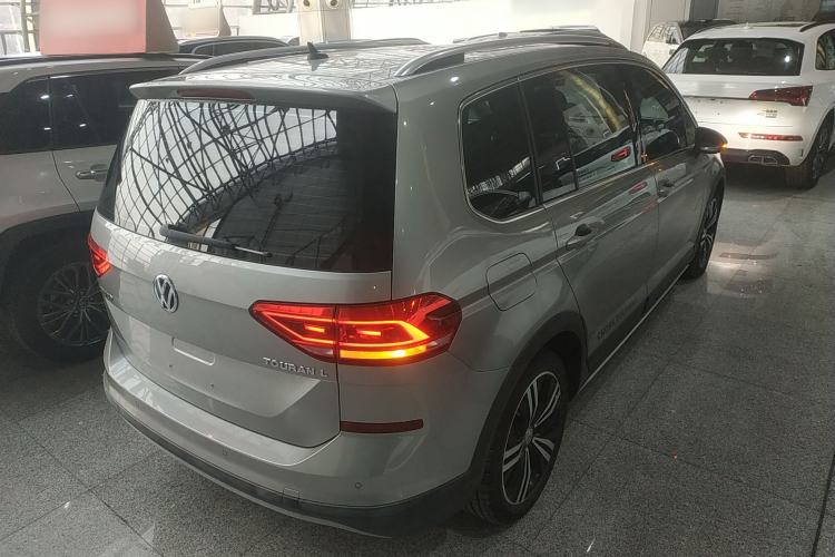 Used Volkswagen Touran 2018 Volkswagen Touran L 280TSI DSG Boundary Edition 7 Seats China VI Standard