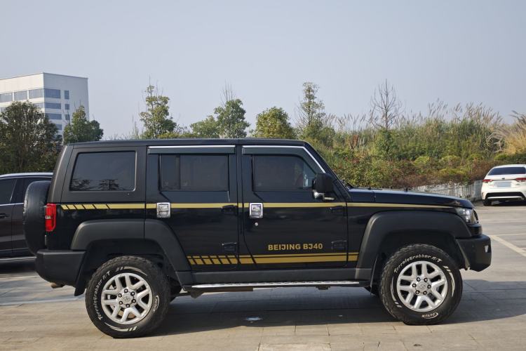 Used Beijing Auto BJ40 2016 40L 2.0T Manual All-Wheel Drive Prestige Edition

