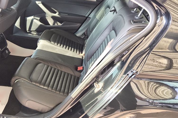 Used Volkswagen Magotan 2017 330TSI DSG Leading Model
