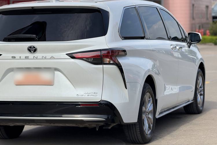 Used Toyota Sienna 2024 2.5L Hybrid Four-Wheel Drive Prestige Edition
