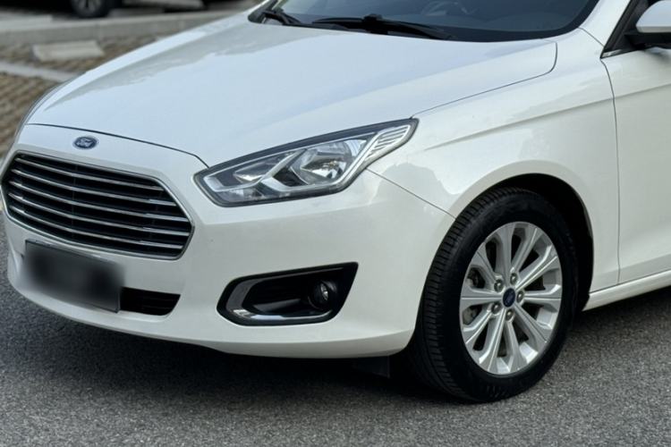 Used Ford Escort 2015 1.5L Automatic Fashion Model
