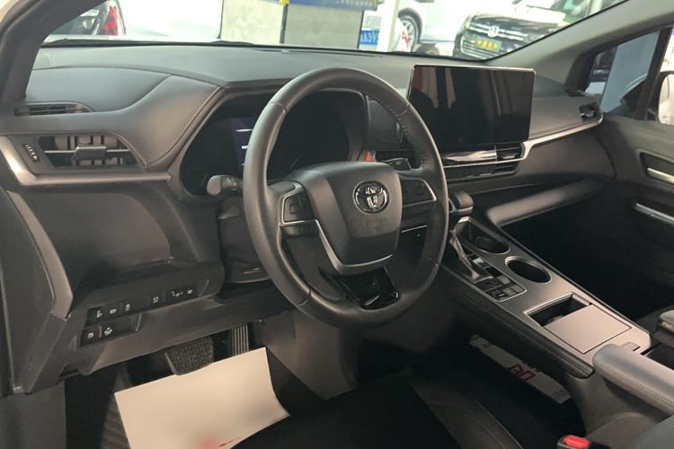 Used Toyota Sienna 2024 2.5L Hybrid Four-Wheel Drive Prestige Edition
