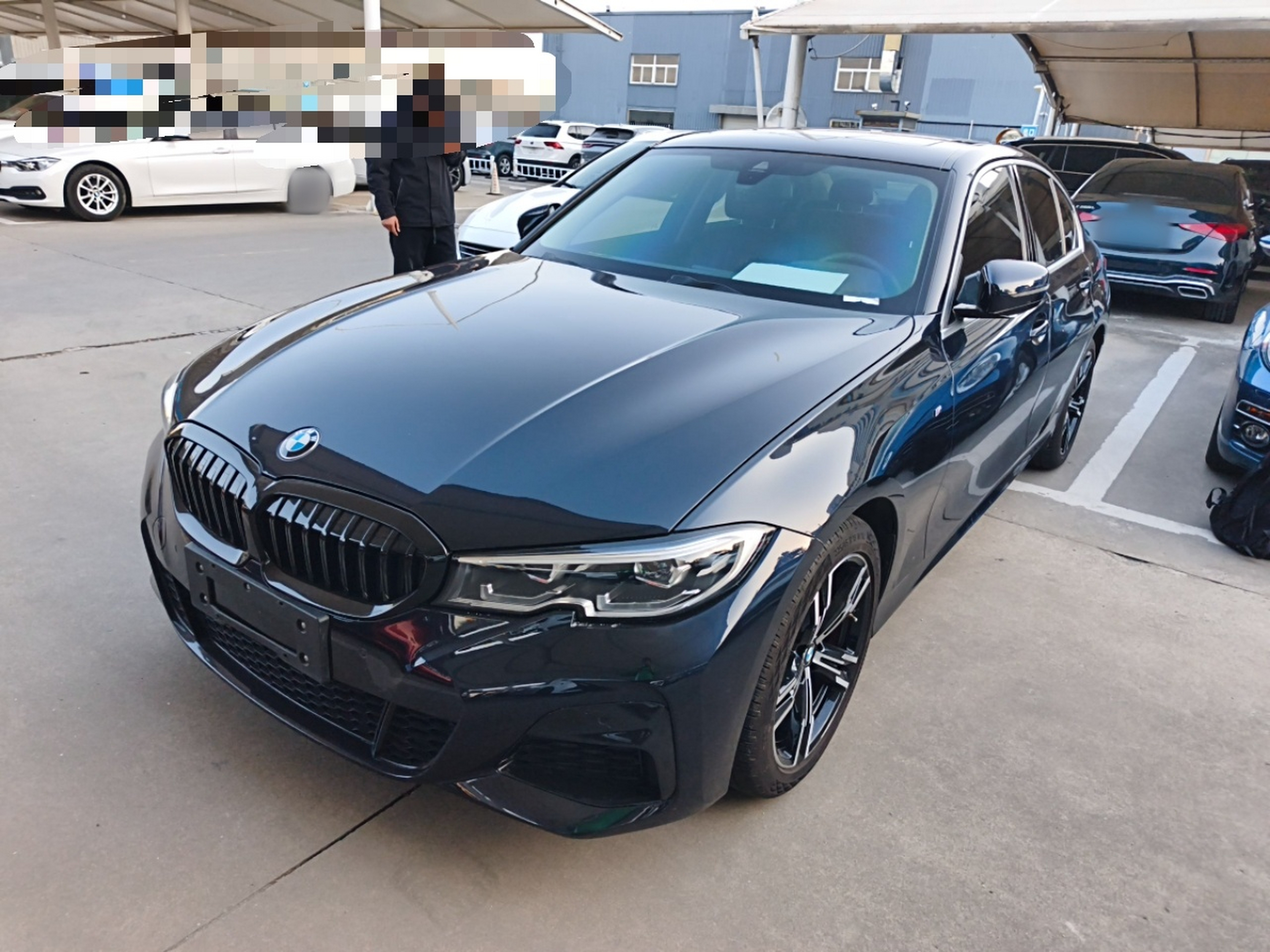 Под передней частью автомобиля