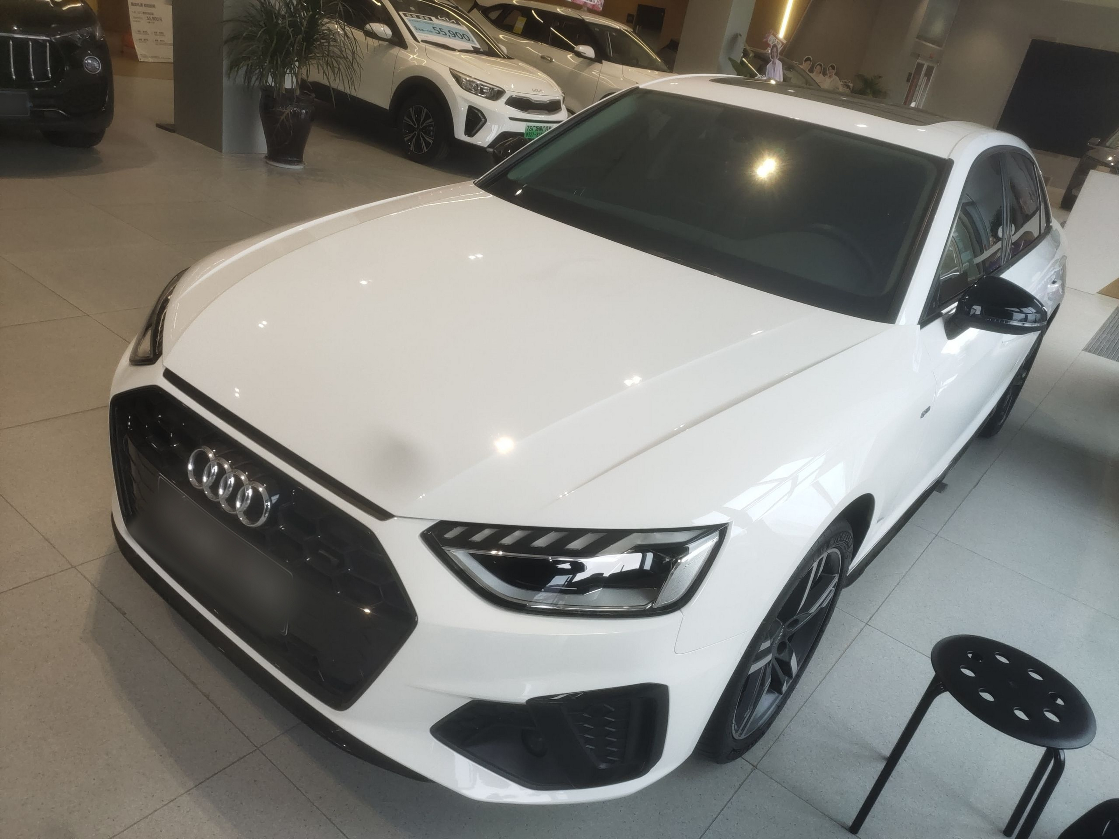 Под передней частью автомобиля