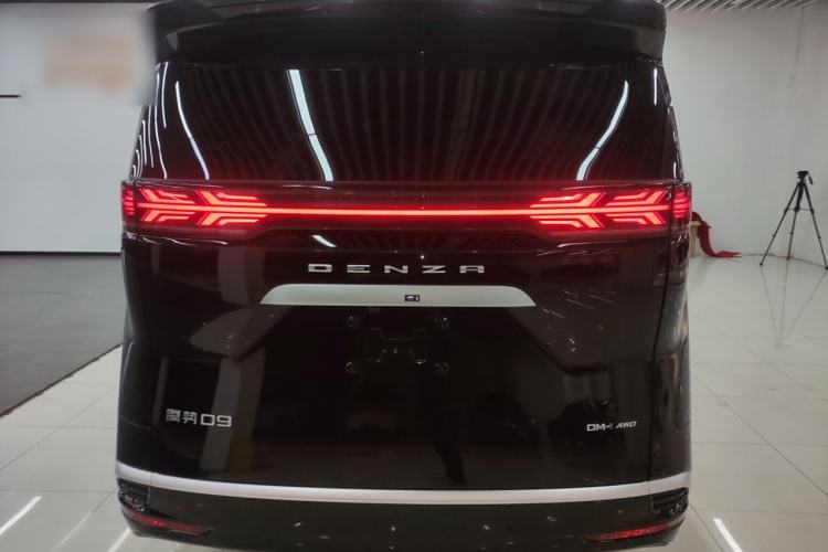 Used Denza D9 2024 DM-i 980 Four-Wheel Drive Prestige Model
