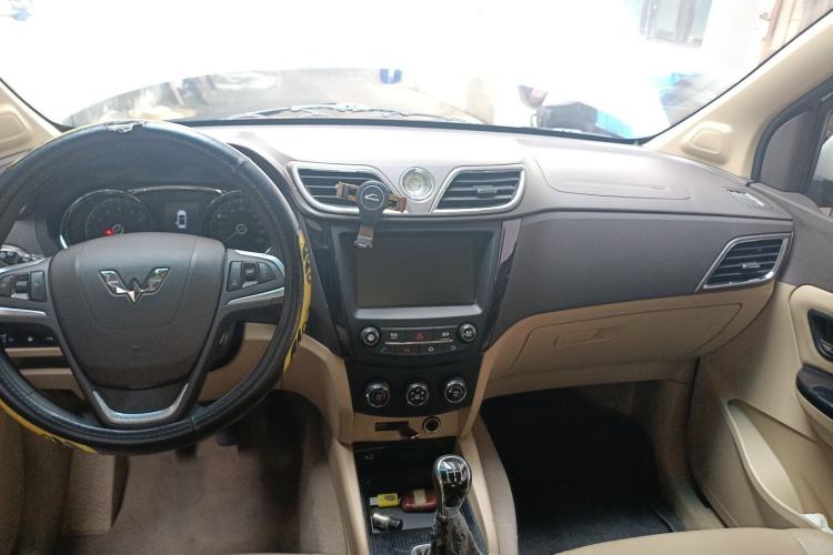 Used Wuling Hongguang 2016 1.5L S1 Deluxe Model China V-standard
