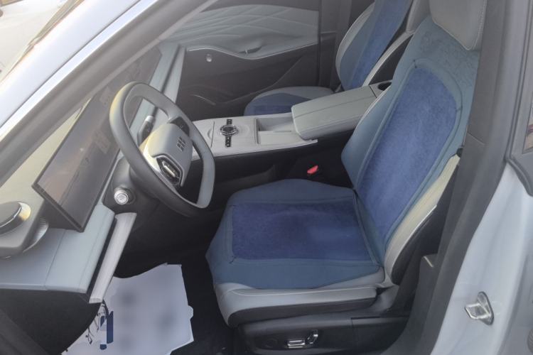 Used  E8 2024 550 km Range Rear-Drive Dragon Edition
