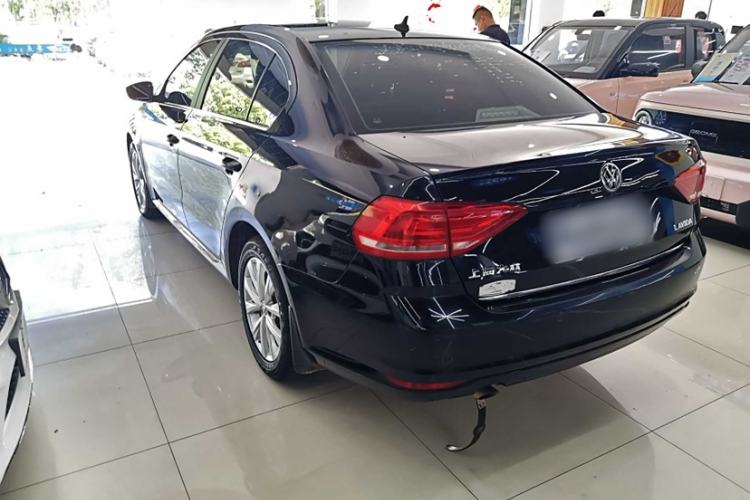 Used Volkswagen Lavida 2015 1.6L Automatic Comfort Edition
