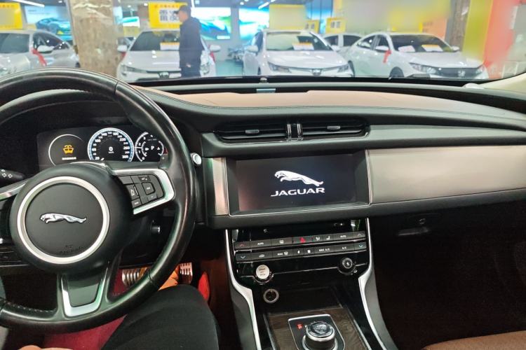 Used Jaguar XFL 2018 XFL 2.0T 250 PS Premium Edition
