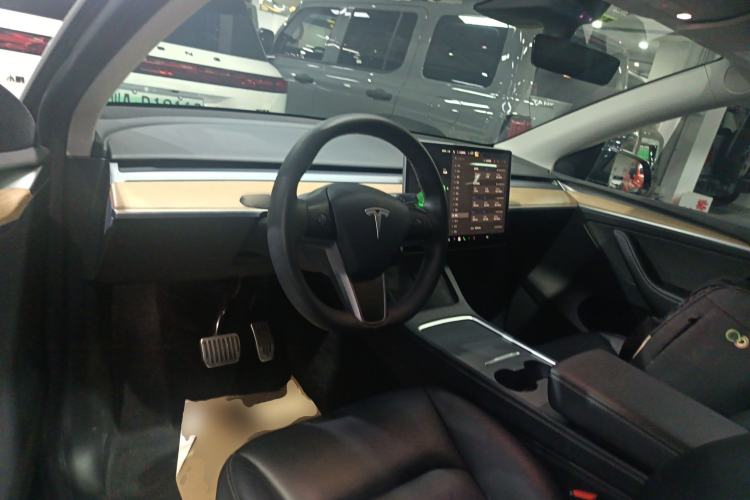 Used Tesla Model Y 2022 Long-Range All-Wheel-Drive Version