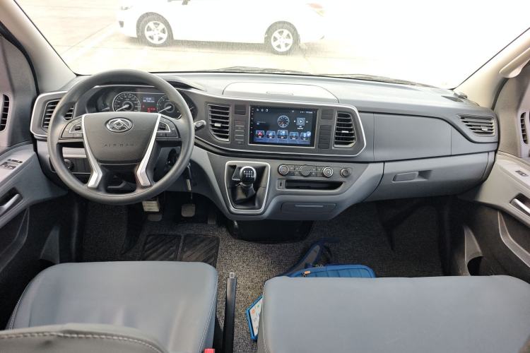 Used SAIC MAXUS Xintu V80 2024 Aotuntong Value Edition 6MT Short Wheelbase Ultra-Low Roof 127 Ps 5/6 Seats
