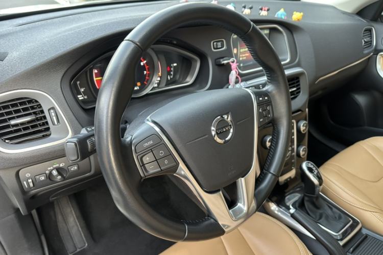 Used Volvo V40 2017 T3 Zhiyi Edition