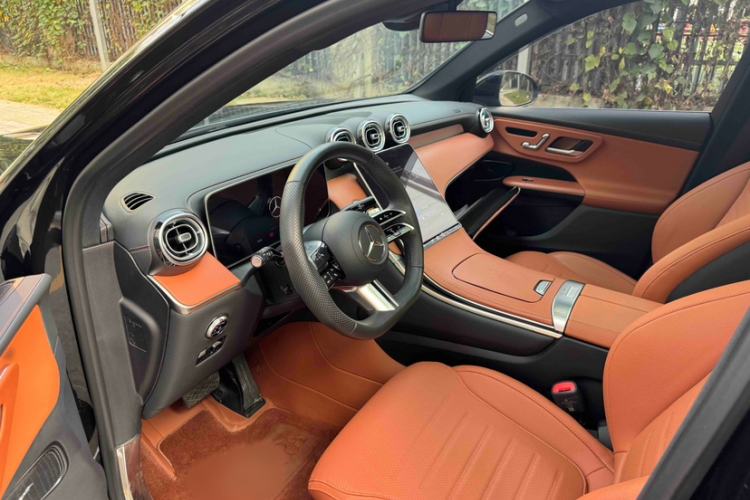 Used Mercedes-Benz GLC 2023 Facelift GLC 260 L 4MATIC Luxury Version 5 Seats
