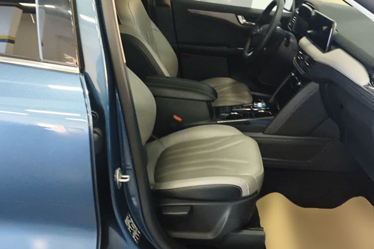 Used Ford Escape 2020 EcoBoost 245 Two-Wheel-Drive Titanium Edition
