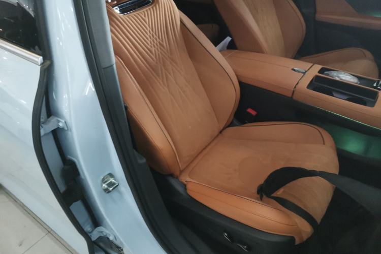 Used VOYAH PASSION 2023 Four-Wheel Drive Standard Edition
