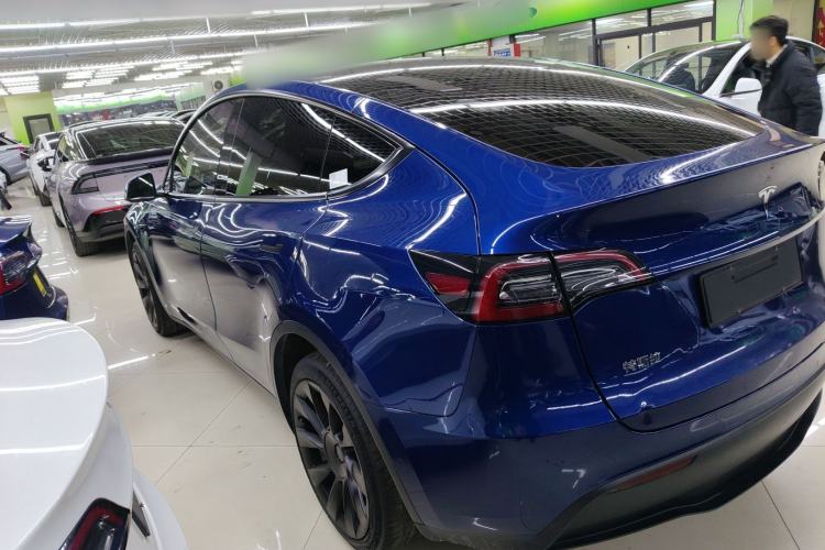 Used Tesla Model Y 2021 Long-Range All-Wheel-Drive Version
