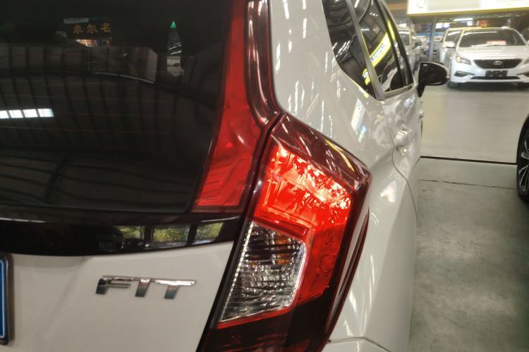 Used Honda Fit 2016 1.5L LXS CVT Comfort Sunroof Version
