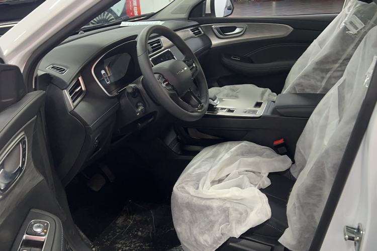 Used Roewe RX5 2023 PLUS 330TGI Automatic Trendsetting Smart Edition
