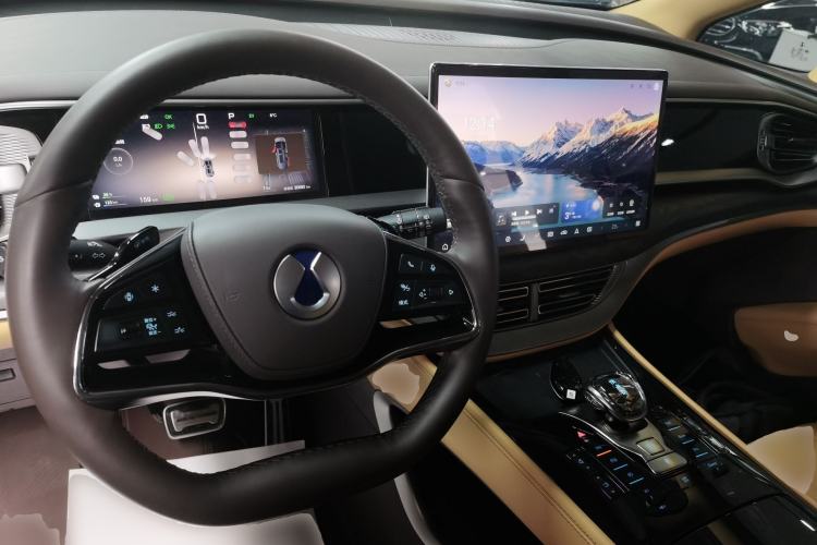 Used Denza D9 2025 DM-i Intelligent Drive 1020 Four-Wheel Drive Prestige Model
