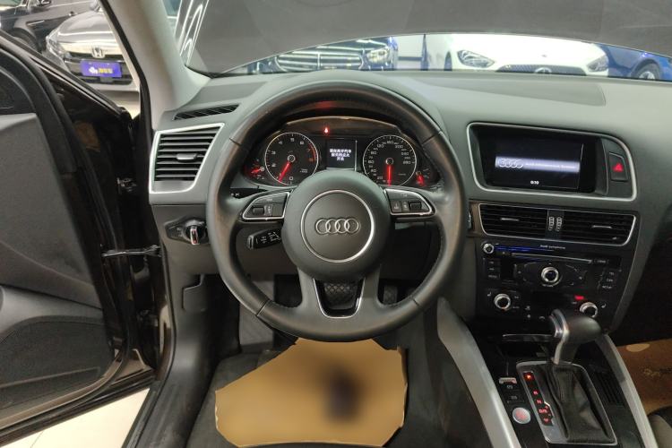 Used Audi Q5 2017 Plus 40 TFSI Technology Model