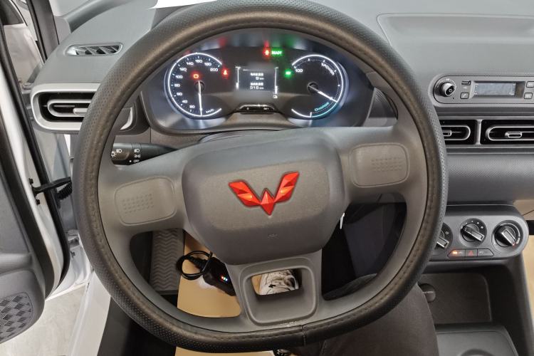 Used Wuling Hongguang New Energy 2025 Extended-Range Hybrid 50 km Utility Version
