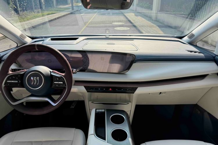 Used Buick GL8 New Energy 2024 Lu Zun Luxury Edition 7-Seater
