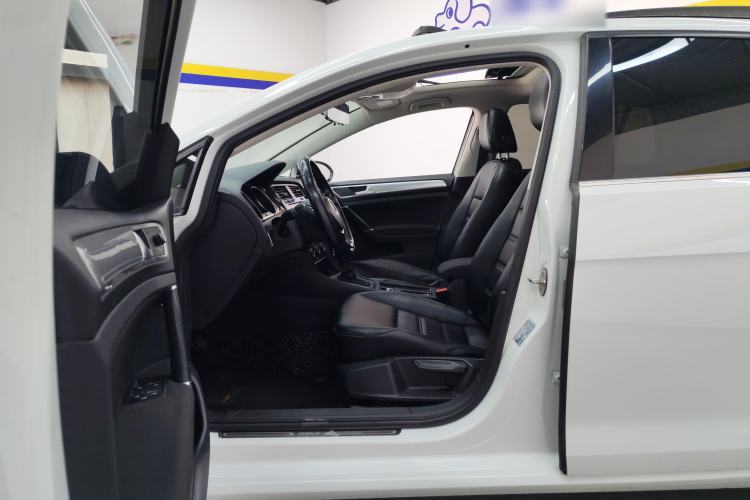 Used Volkswagen Golf 2020 200TSI DSG Comfortable and Ambitious Edition
