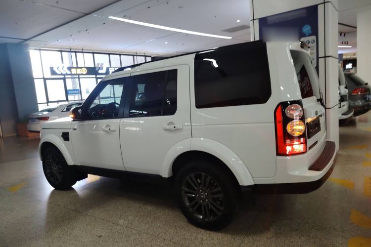 Used Land Rover Discovery 2016 3.0 SC Obsidian Black Heritage Edition SE
