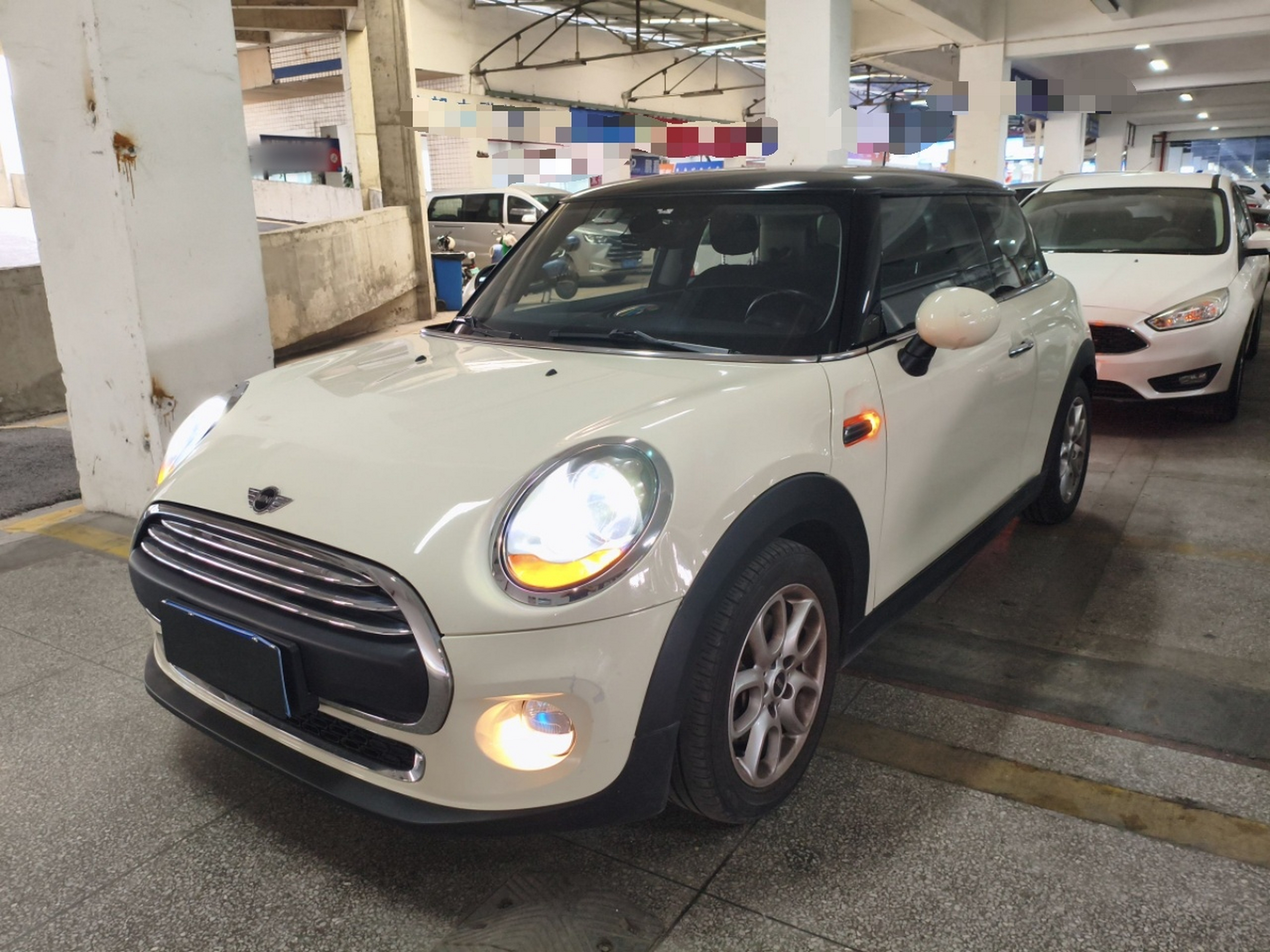 تحت مقدمة السيارة