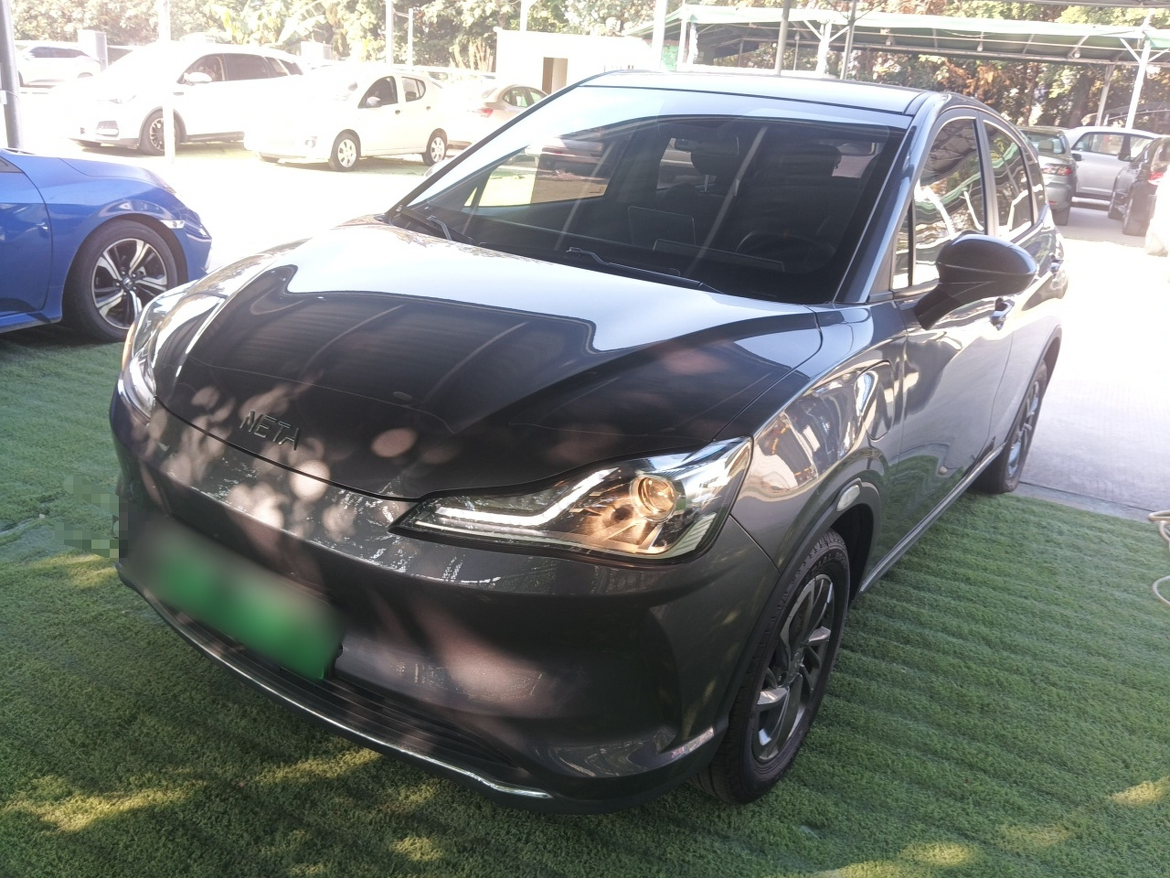 Под передней частью автомобиля