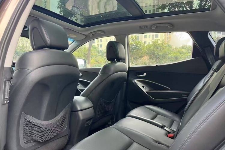 Used Hyundai Santa Fe 2013 2.4L Automatic Two-Wheel Drive Smart Version
