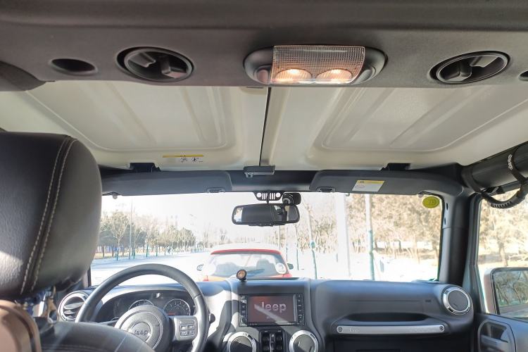 Used  Wrangler 2015 3.6L Rubicon Four-Door Comfort Edition
