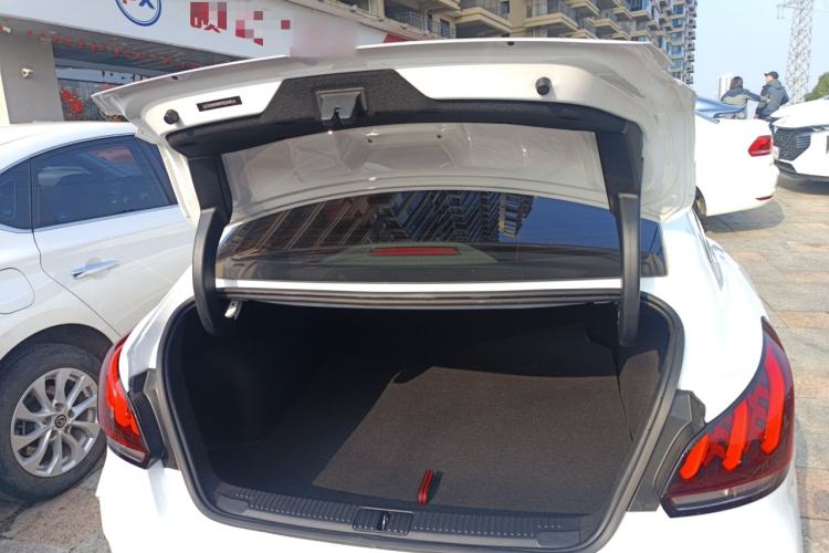 Used MG 5 2023 180 DVVT CVT Luxury Edition
