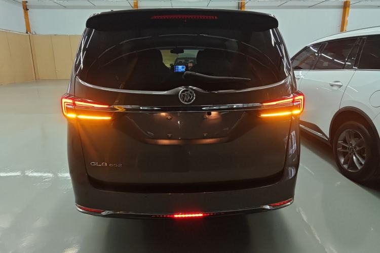 Used Buick GL8 2023 Land Executive Class Comfort Model
